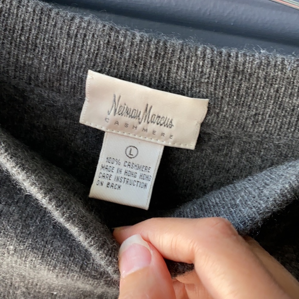 Neiman Marcus 100% cashmere skirt. Gray; size L - Picture 2 of 2
